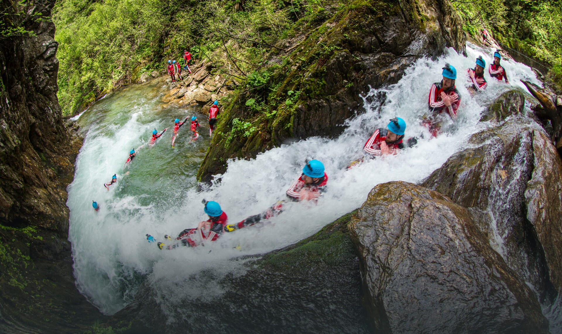 Canyoning-Gruppe im Wildwasser einer Schlucht in der AREA 47, Ötztal, Tirol