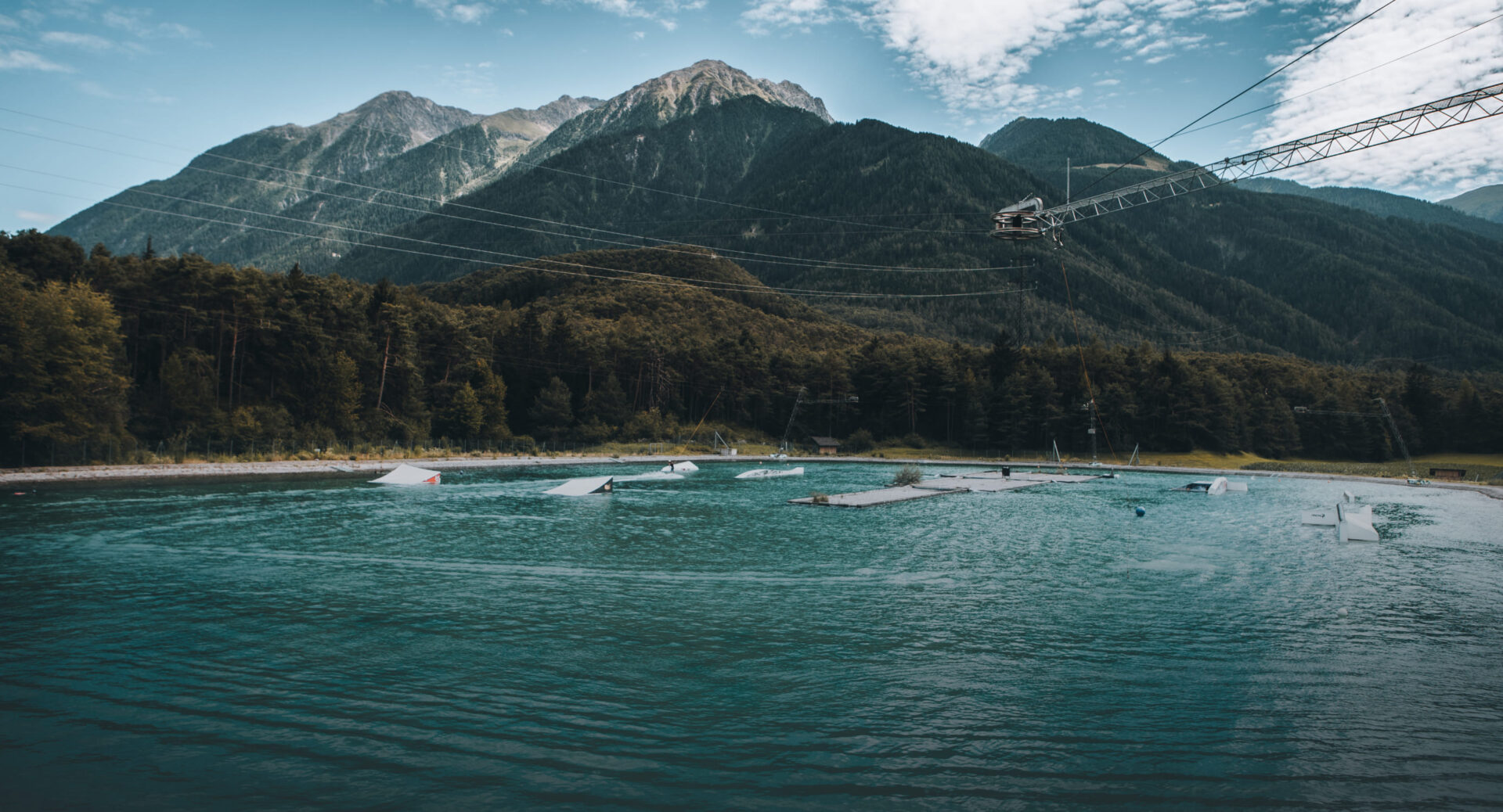 Wake AREA mit Hindernissen und Seilbahnen in der AREA 47 im Ötztal, Tirol