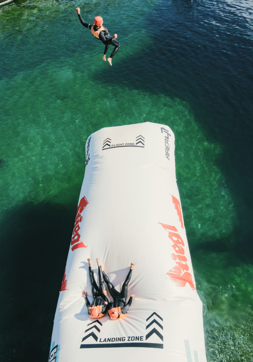 Blobbing-Katapult mit Personen aus der Vogelperspektive in der AREA 47, Ötztal, Tirol