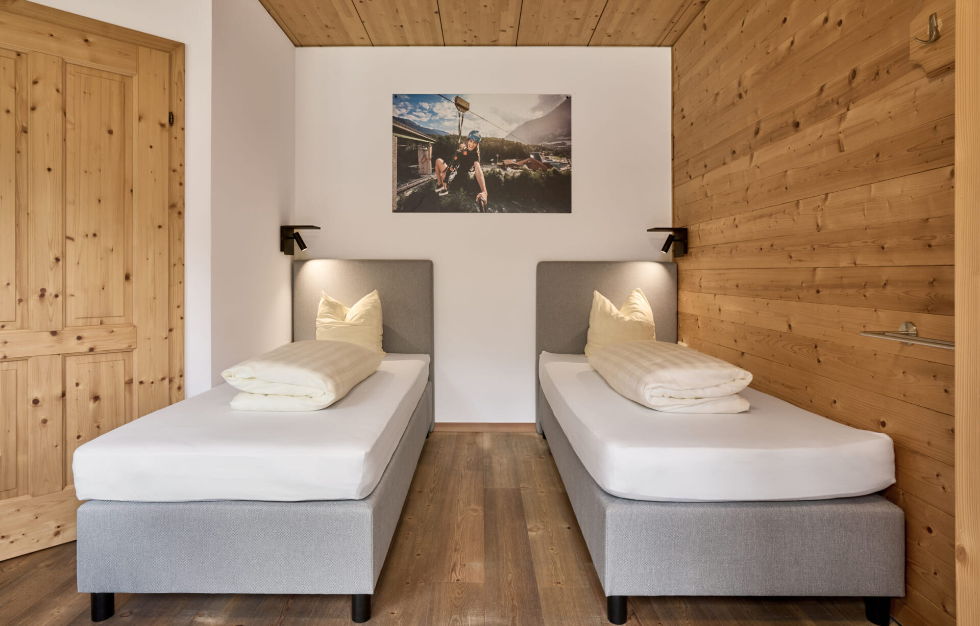Gemütliches Zweibettzimmer in einer Lodge der AREA 47 im Ötztal, Tirol